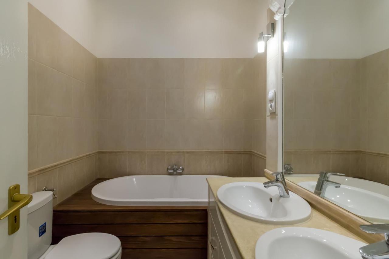 Spacious Riverside Residency - Magnificent View บูดาเปสต์ ภายนอก รูปภาพ